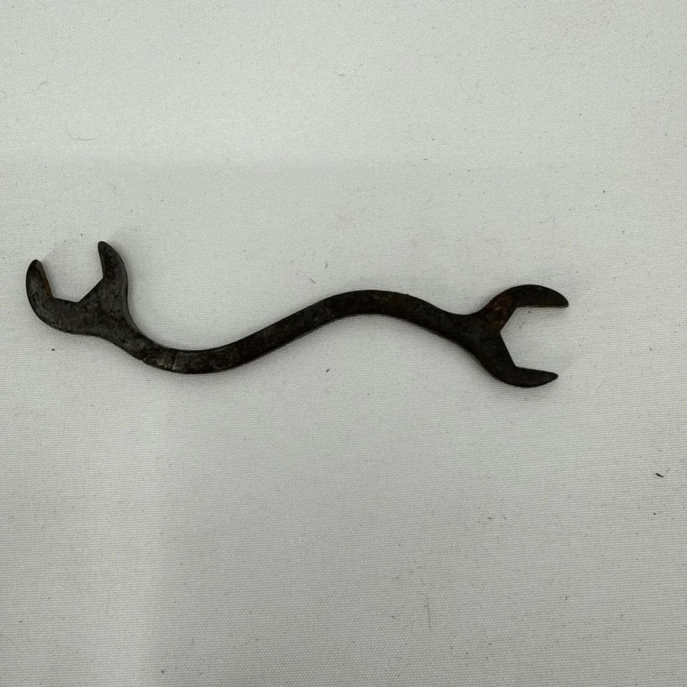 Antique S-Curved‎ Wrench 3/8